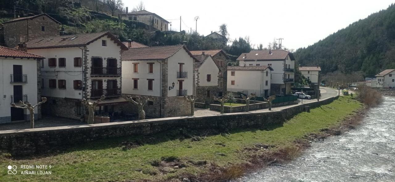 Albergue Armaia Artepea Urzainqui Esterno foto